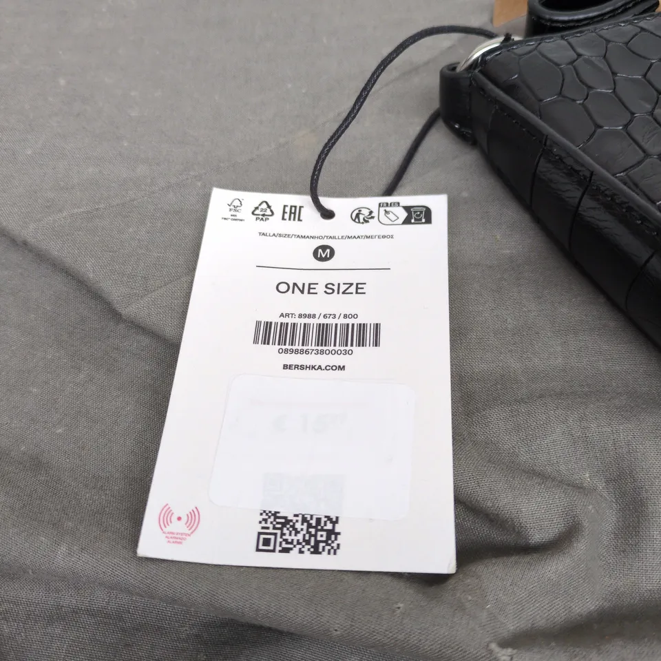 BERSHKA BLACK CROC-EFFECT HANDBAG WITH CHAIN STRAP – ONE SIZE 