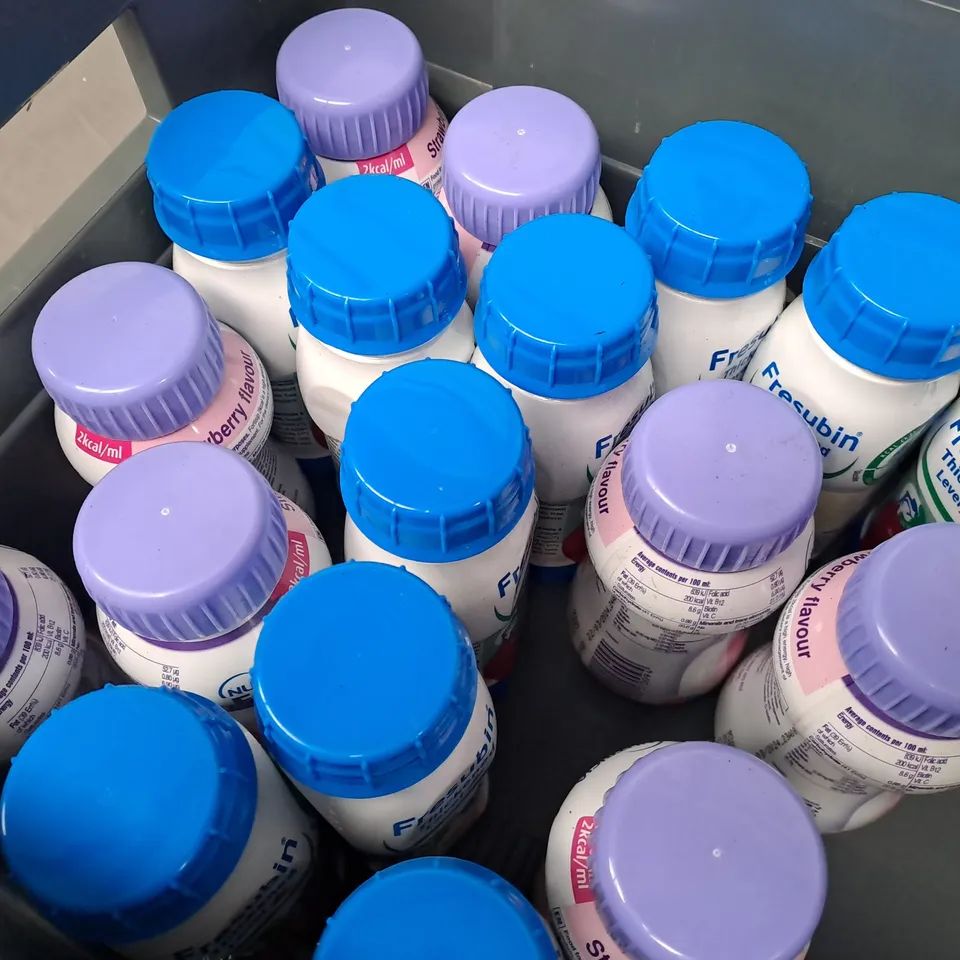 APPROXIMATELY 18 ASSORTED NUTRITIONAL DRINK PRODUCTS TO INCLUDE NUTRICIA FORTISIP, FRESUBIN