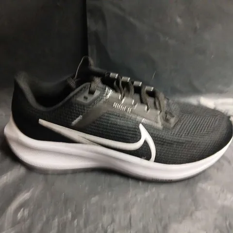 BOXED PAIR OF NIKE BLACK KNIT RUNNING SHOES –UK SIZE 8.5