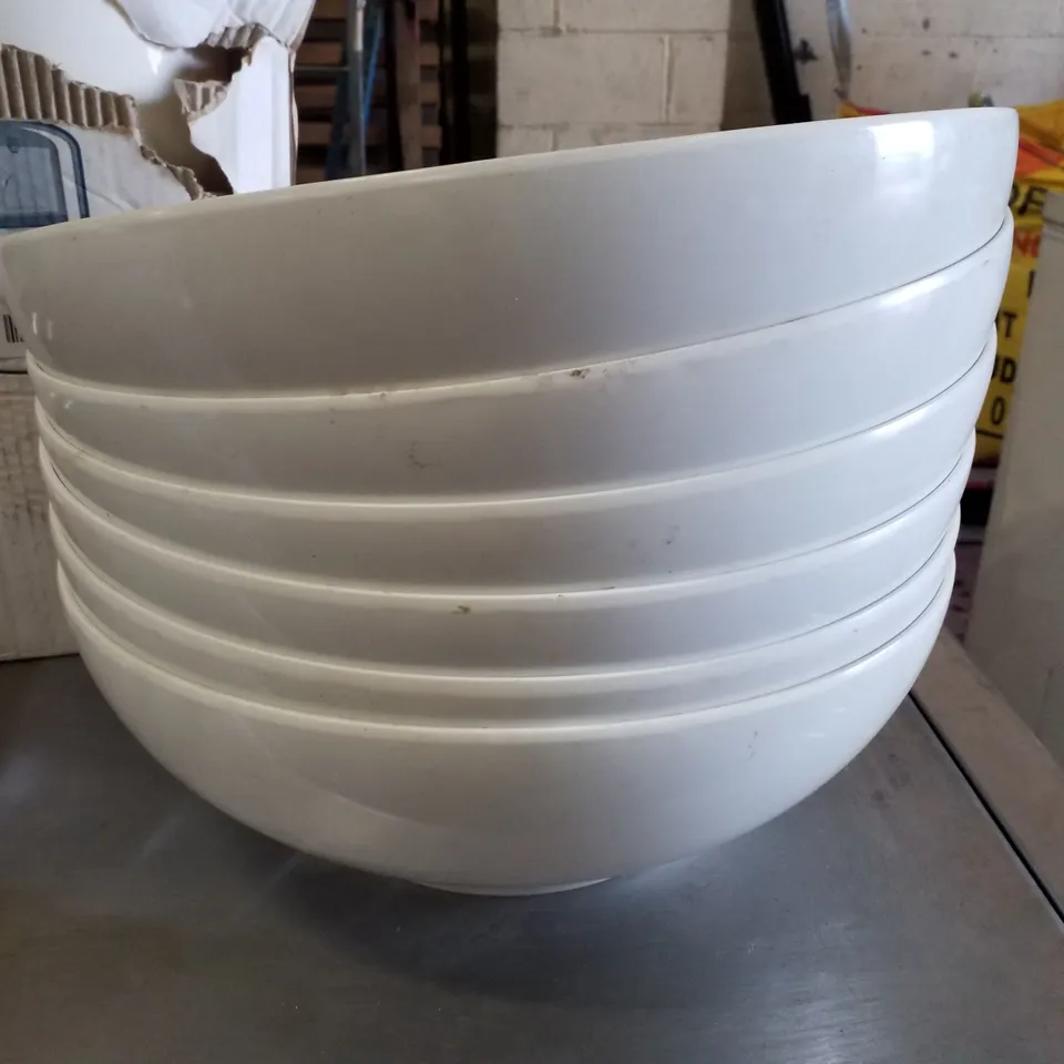 LOT OF 6 WHITE PLASTIC BOWLS