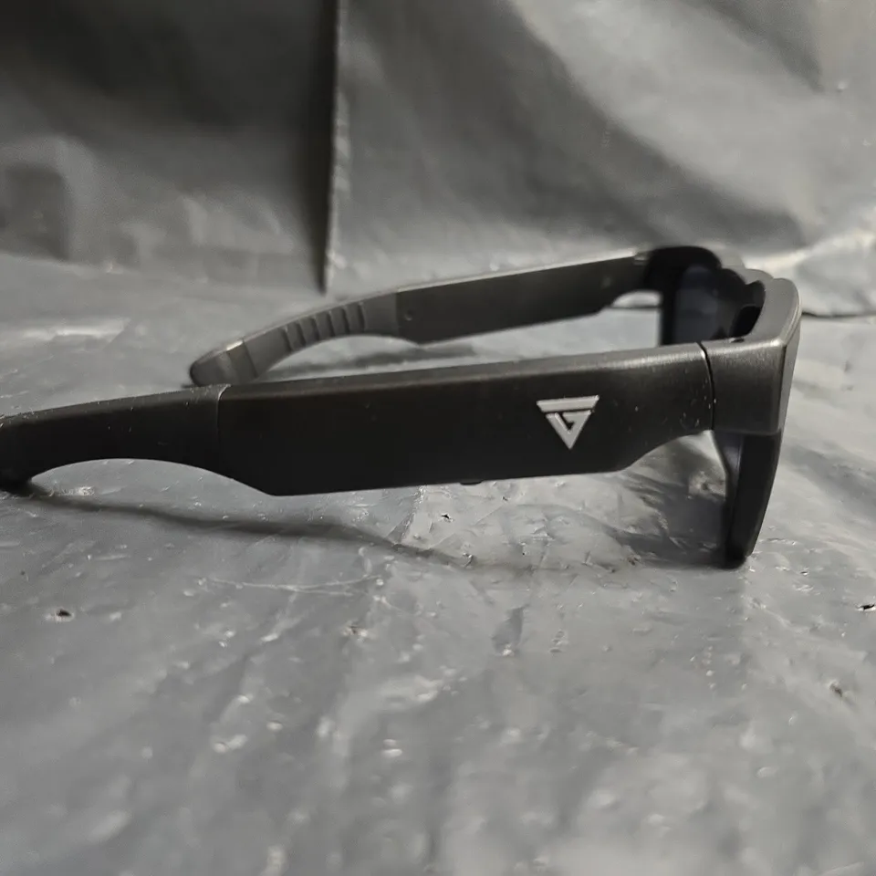 GO VISION BLACK SUNGLASSES WITH LOGO ON TEMPLE – BOXED