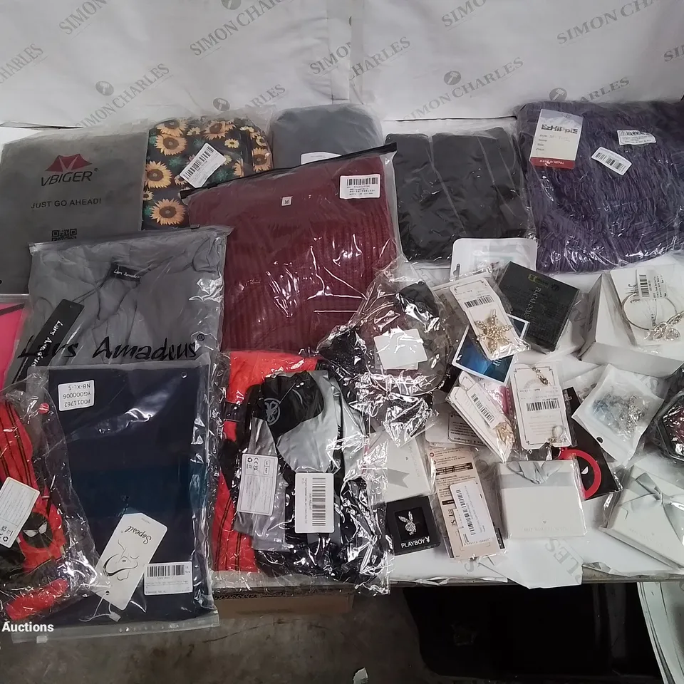 BOX CONTAINING LARGE AMOUNT OF MIXED FASHION ITEMS, CLOTHING, COSTUME/DRESS UP JEWELLERY ETC.