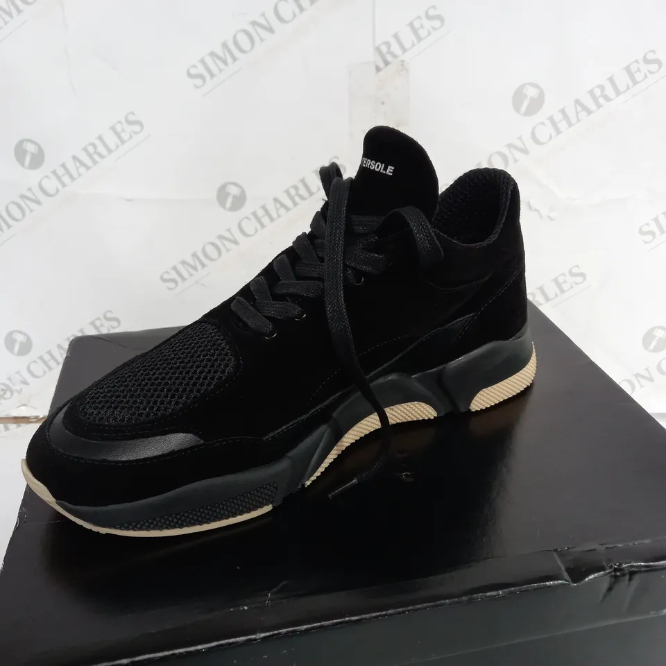 BOXED PAIR OF CARTERSOLE BLAC TRAINERS SIZE 43
