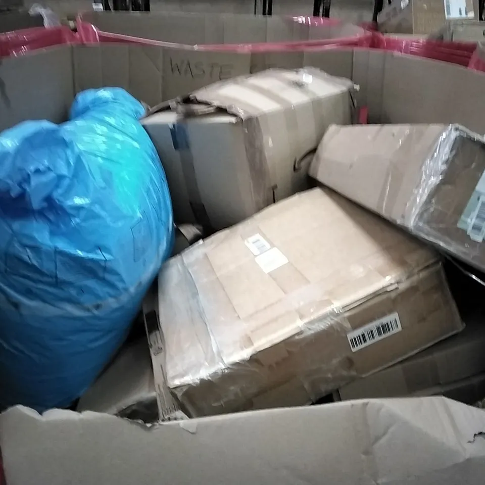 PALLET OF HOUSEHOLD ITEMS TO INCLUDE DUVETS, TOWEL WARMER, TOILET SEATS AND SPORT BRACKETS ECT