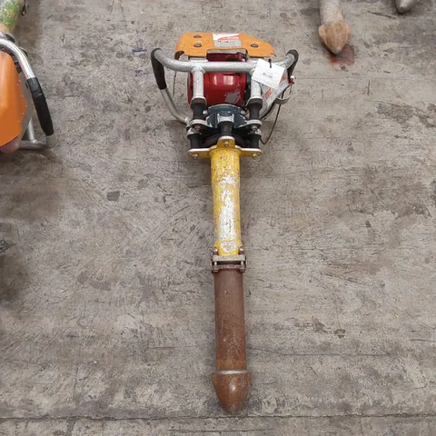 ROBEL 62.05 2 STROKE VERTICAL TAMPER - RAILWAY MAINTENANCE TOOL