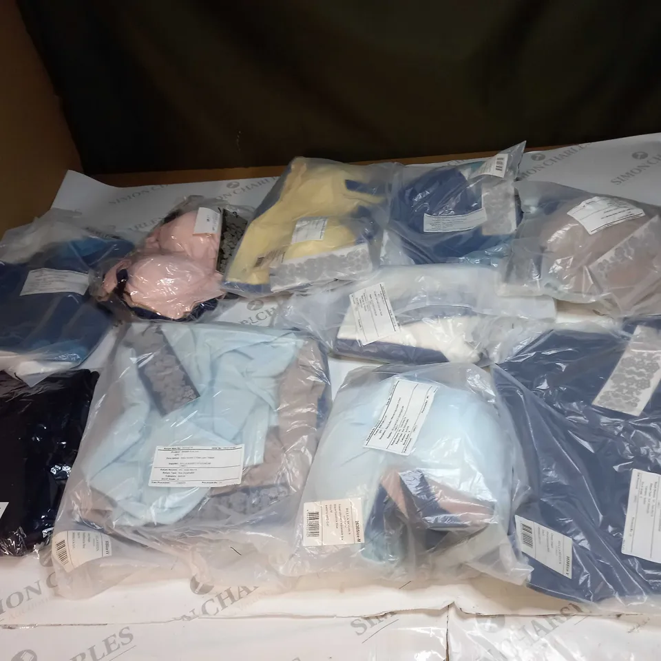 BAG OF APPROX 10 ASSORTED CLOTHING ITEMS TO INCLUDE - MAISON DE NIMES 