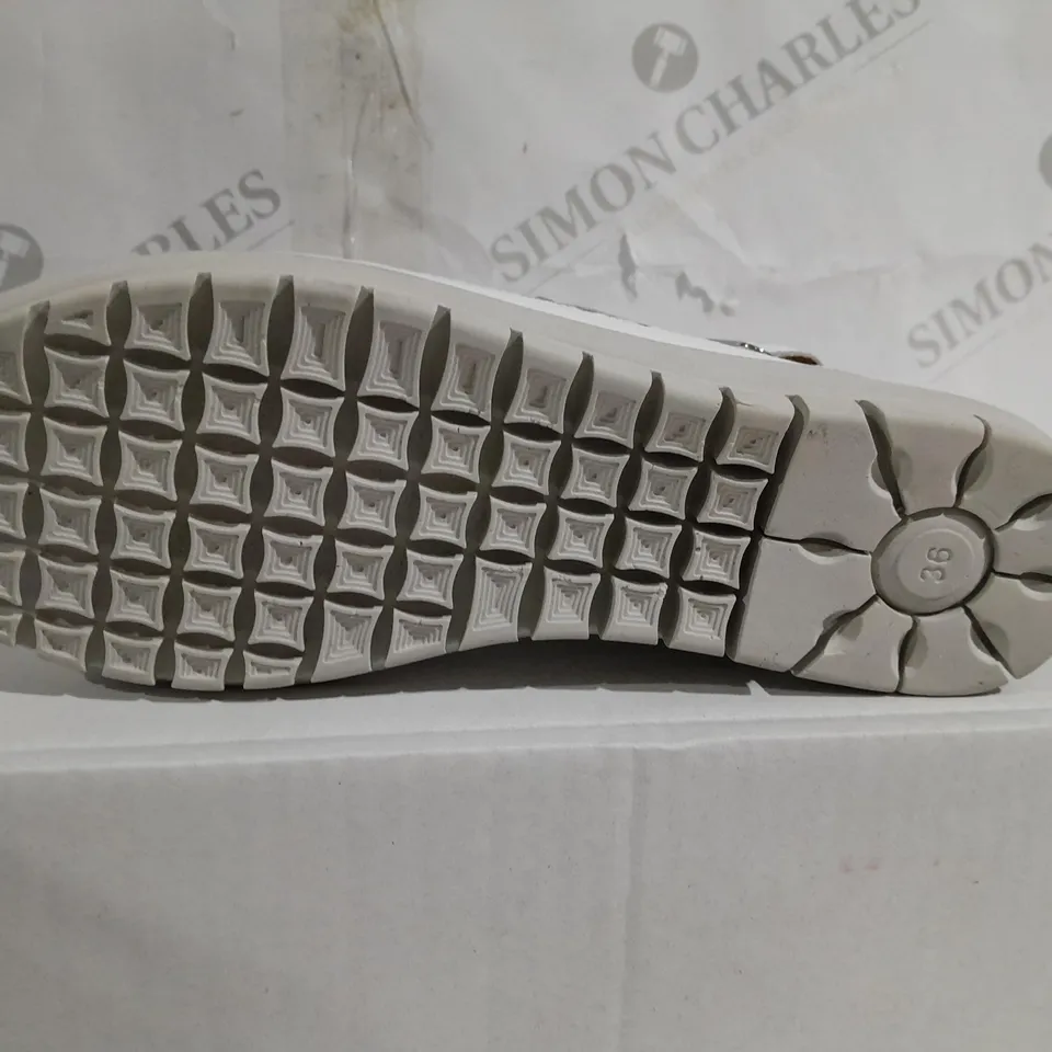 BOXED PAIR OF ADESSO LEATHER SLINGBACK STRAP SHOES IN WHITE SIZE 3