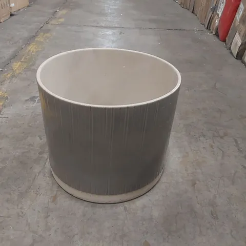 ROUND DESIGNER VASE
