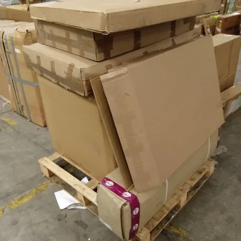 PALLET OF ASSORTED GARDEN FURNITURE AND GARDEN FURNITURE PARTS AND PIECES