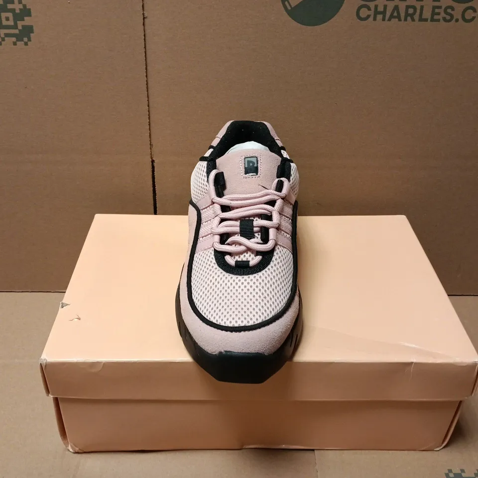 BOXED PAIR OF BLOCH BOOST DRT DANCE SNEAKERS IN PINK - UK 6