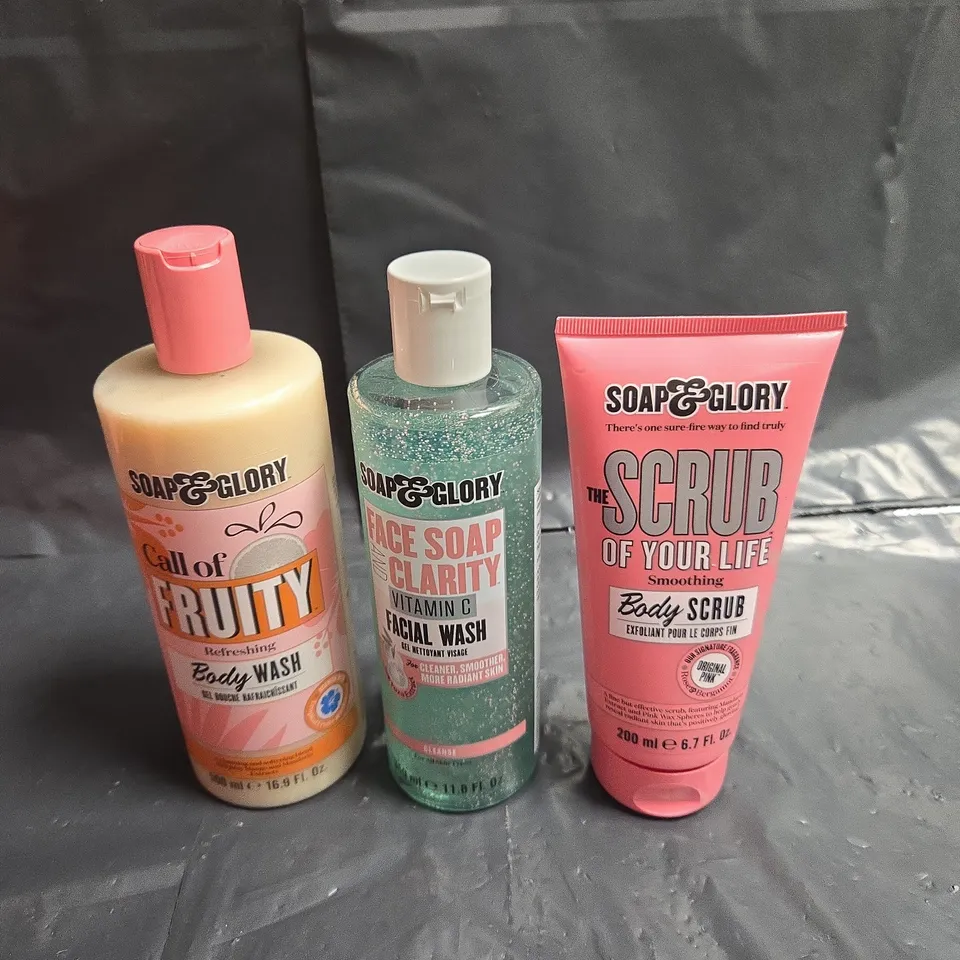 SOAP AND GLORY BATH AND BODY GIFT SET