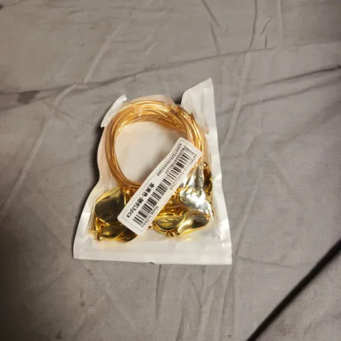 APPROXIMATELY 30 ASSORTED ITEMS OF JEWELLERY 