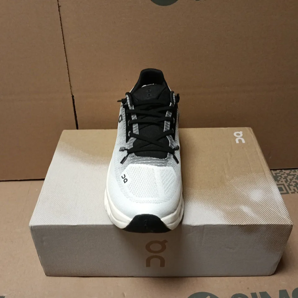 BOXED PAIR OF ON CLOUDTILT TRAINERS IN BLACK/IVORY - UK 4