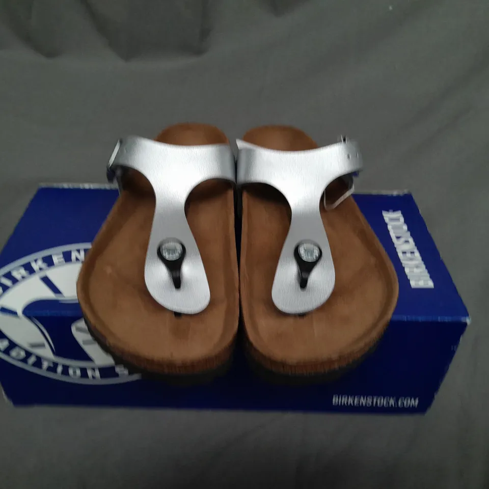 BOXED PAIR OF BIRKENSTOCK SANDALS SIZE 3.5