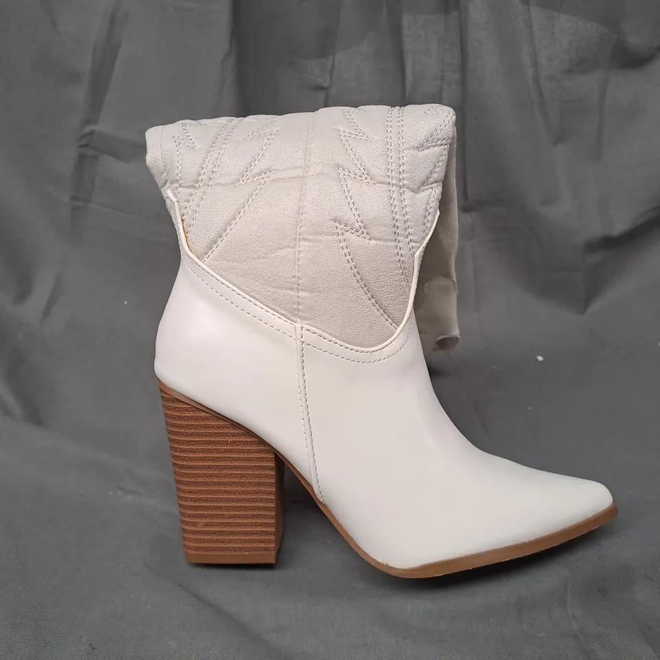 BOXED PAIR OF EGO SIN CITY BLOCK HEEL KNEE-HIGH COWBOY BOOTS IN CREAM UK SIZE 6
