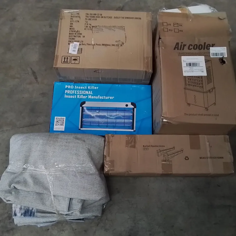 PALLET CONTAINING ASSORTED HOUSEHOLD PRODUCTS INCLUDING AREA RUG, INSECT KILLER, BARBELL SPOTTER ARMS, AIR COOLER & KIDS RIDE ON SUITCASE