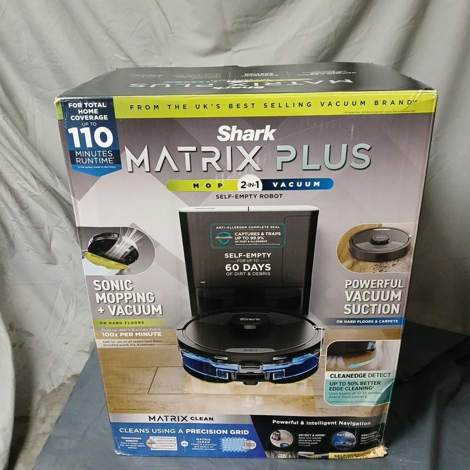 OUTLET SHARK PLUS 2 IN 1 SELF EMPTY ROBOT VACUUM & MOP BOXED