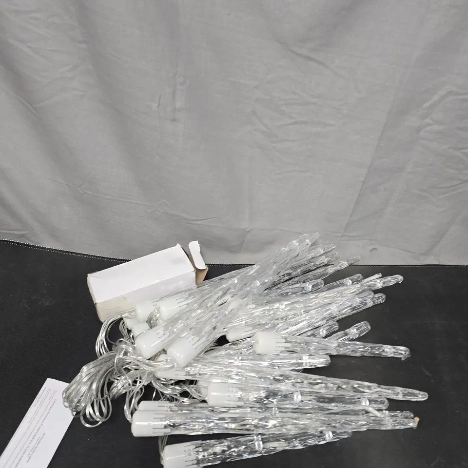 PREMIER LOW VOLTAGE 24 LED CHASER ICICLE LIGHTS – BLUE (72 LEDS)