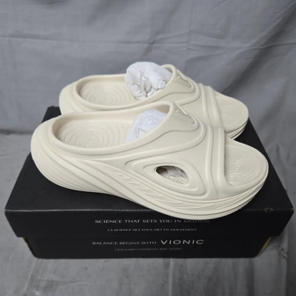 BOXED PAIR OF VIONIC MONSTER COVE SHOES IN CREAM SIZE 3