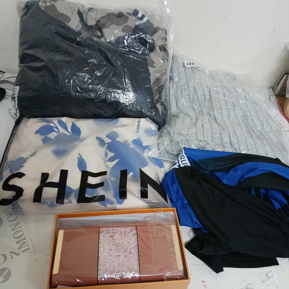 BOX OF APPROXIMATELY 20 ASSORTED CLOTHING ITEMS TO INCLUDE PURSE, JUMPER, T-SHIRT ETC