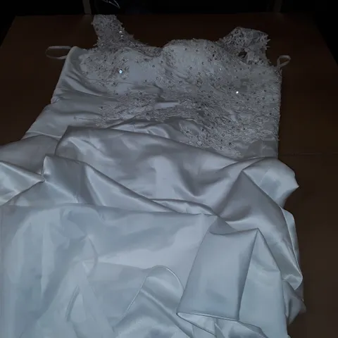 EMBELLISHED WEDDING DRESS SIZE UNSPECIFIED 