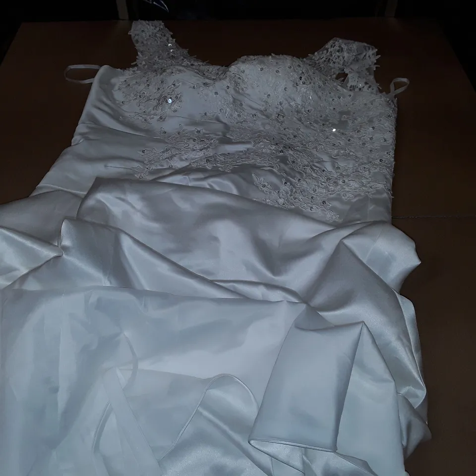 EMBELLISHED WEDDING DRESS SIZE UNSPECIFIED