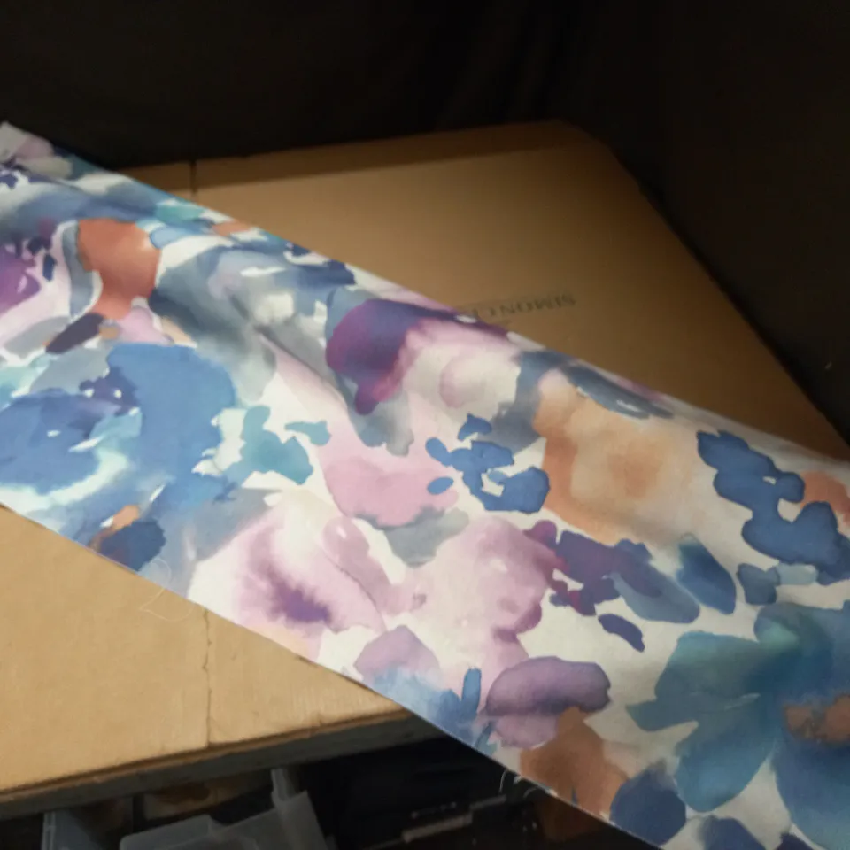 ROLL OF PATTERENED CANVAS EFFECT FABRIC - 150CM X UNSPECIFIED