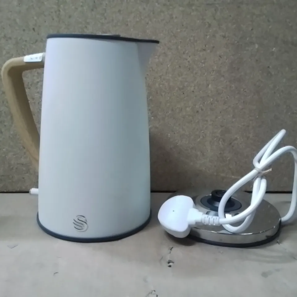 BOXED SWAN 1.7L KETTLE WITH RAPID BOIL SK14610WHTN