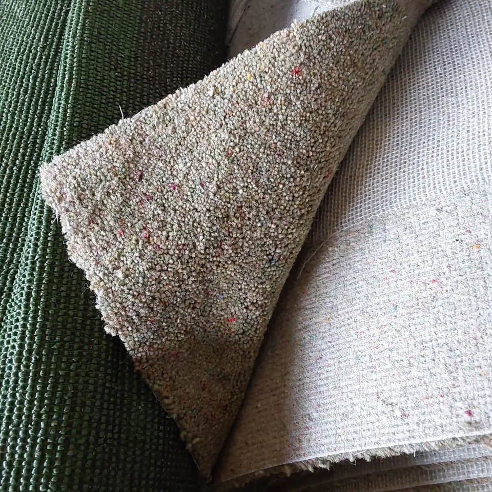 ROLL OF QUALITY DIM HEATHERS CARPET // SIZE: APPROX 5 X 20m