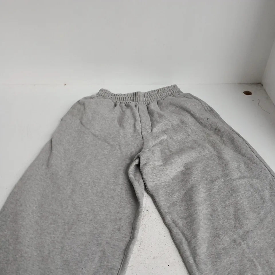 BERSHKA GREY SWEATPANTS – SIZE S