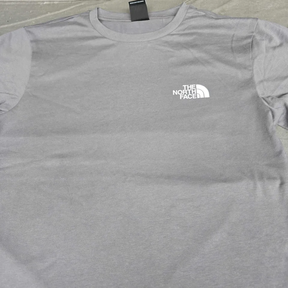 THE NORTH FACE LOGO TEE - SIZE XS