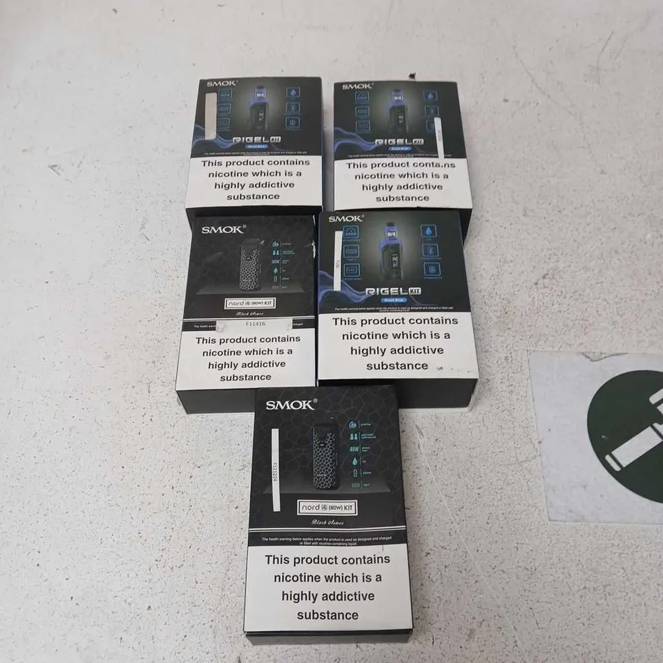 BOX OF APPROXIMATELY 25 ASSORTED E-CIGARETTES AND COMPONENTS TO INCLUDE: ASSORTED SMOK DEVICE KITS 
