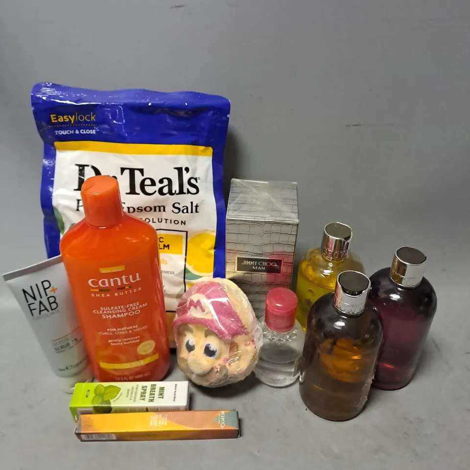 APPROXIMATELY 20 ASSORTED COSMETIC PRODUCTS TO INCLUDE - DR TEALS EPSOM SALT - CANTU SHAMPOO - MARIO BATH BOMB - ETC