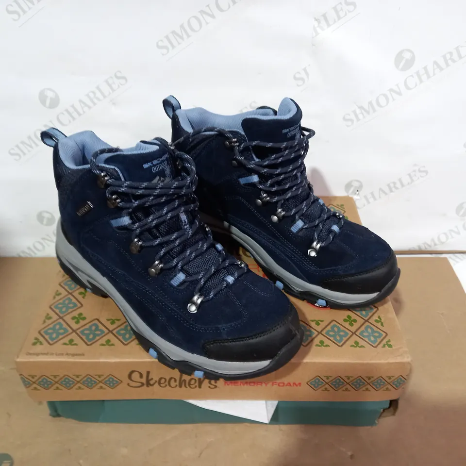 BOXED PAIR OF SKECHERS BOOTS - SIZE 6.5