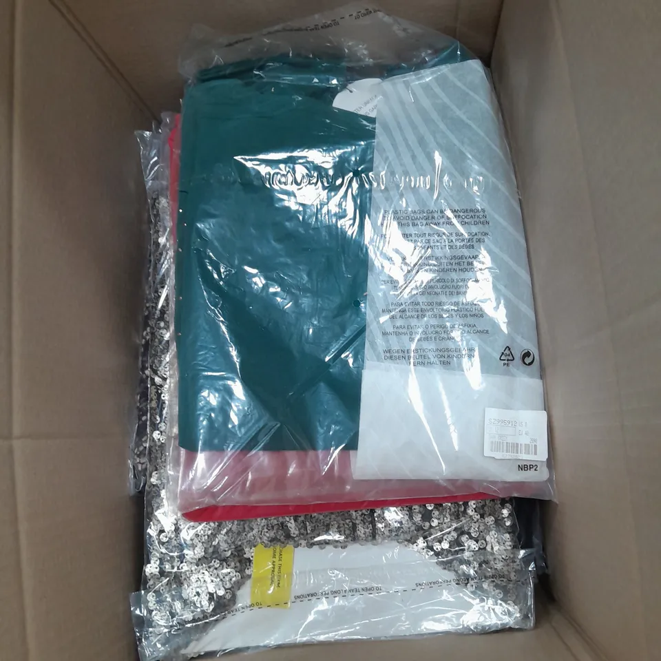 LOT OF APPROX 16 CLOTHING ITEMS IN VARIOUS BRANDS, STYLES, COLOURS AND SIZES