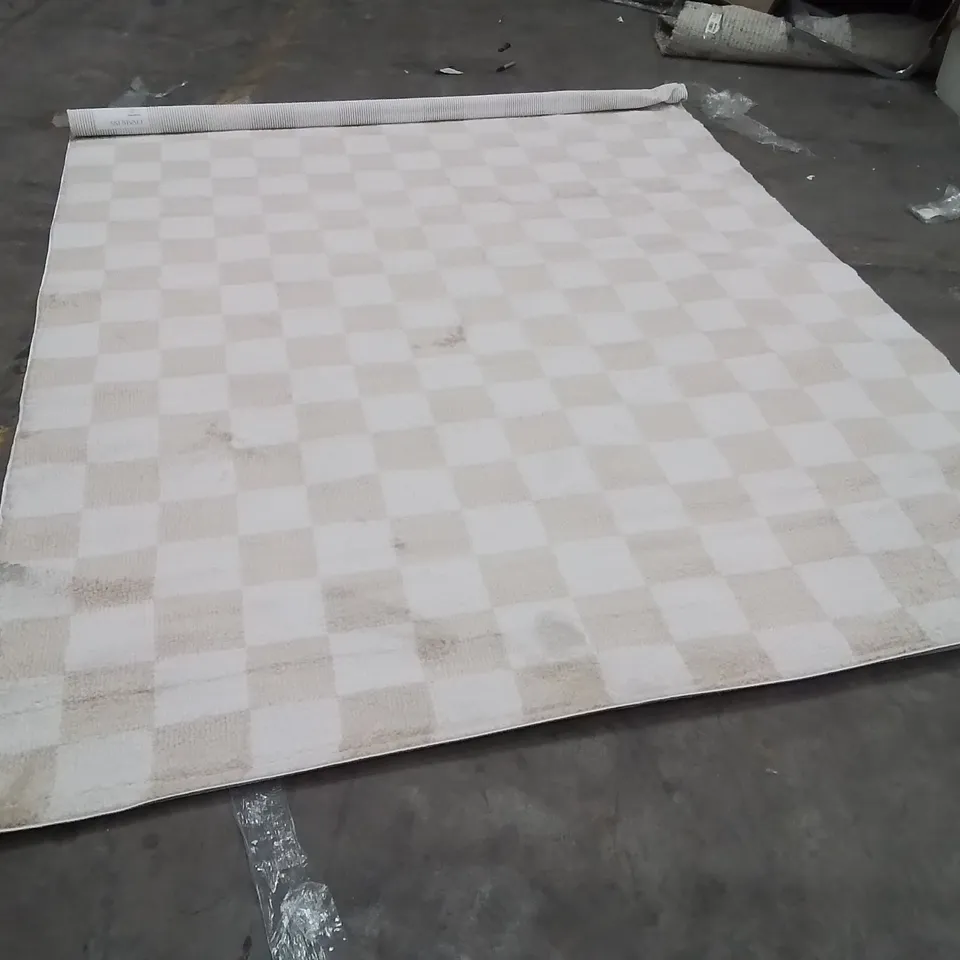 QUALITY DESIGNER AREA RUG APPROXIMATELY 275X200CM