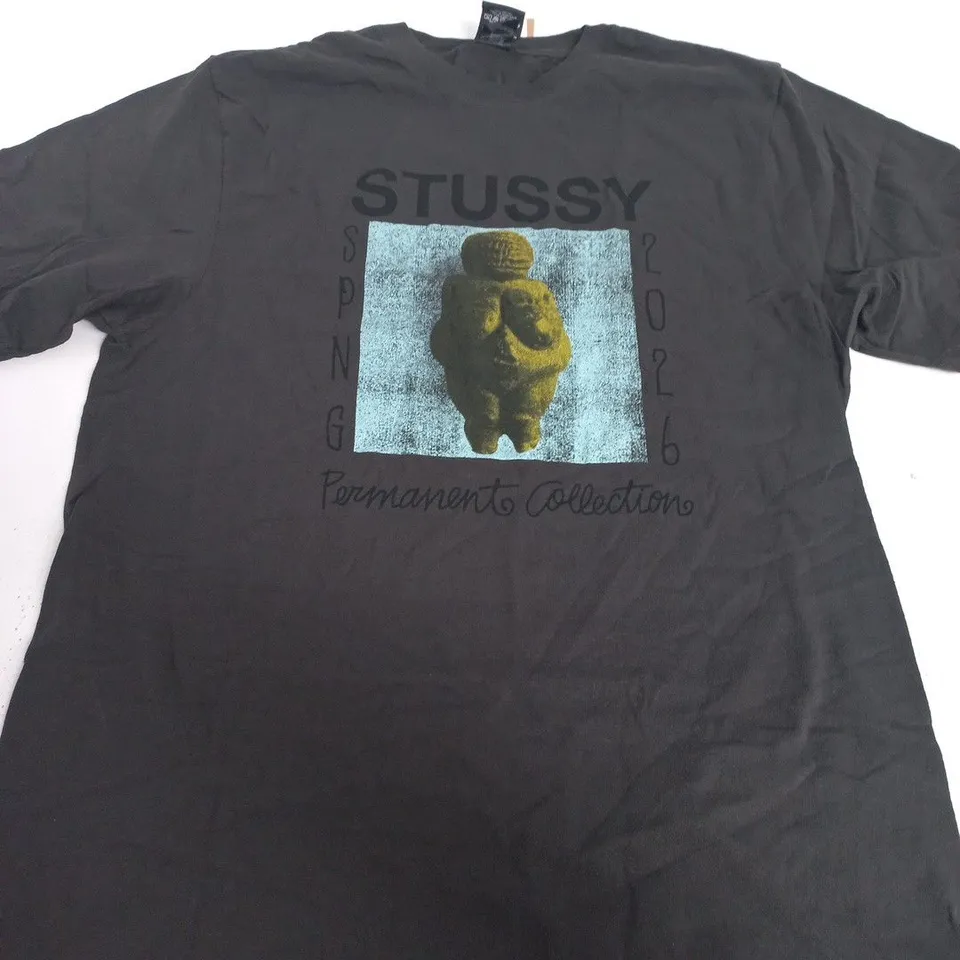 STUSSY PERMANENT COLLECTION TEE – SIZE M 