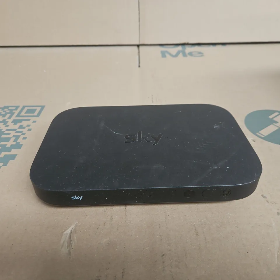 SKY Q MINI BOX (MODEL EM150)