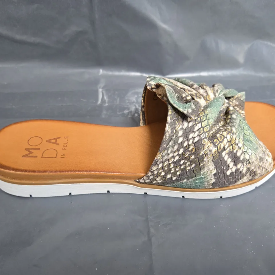 BOXED MODA SNAKE PRINT TWIST BOW SPORTY SANDAL - UK SIZE 40