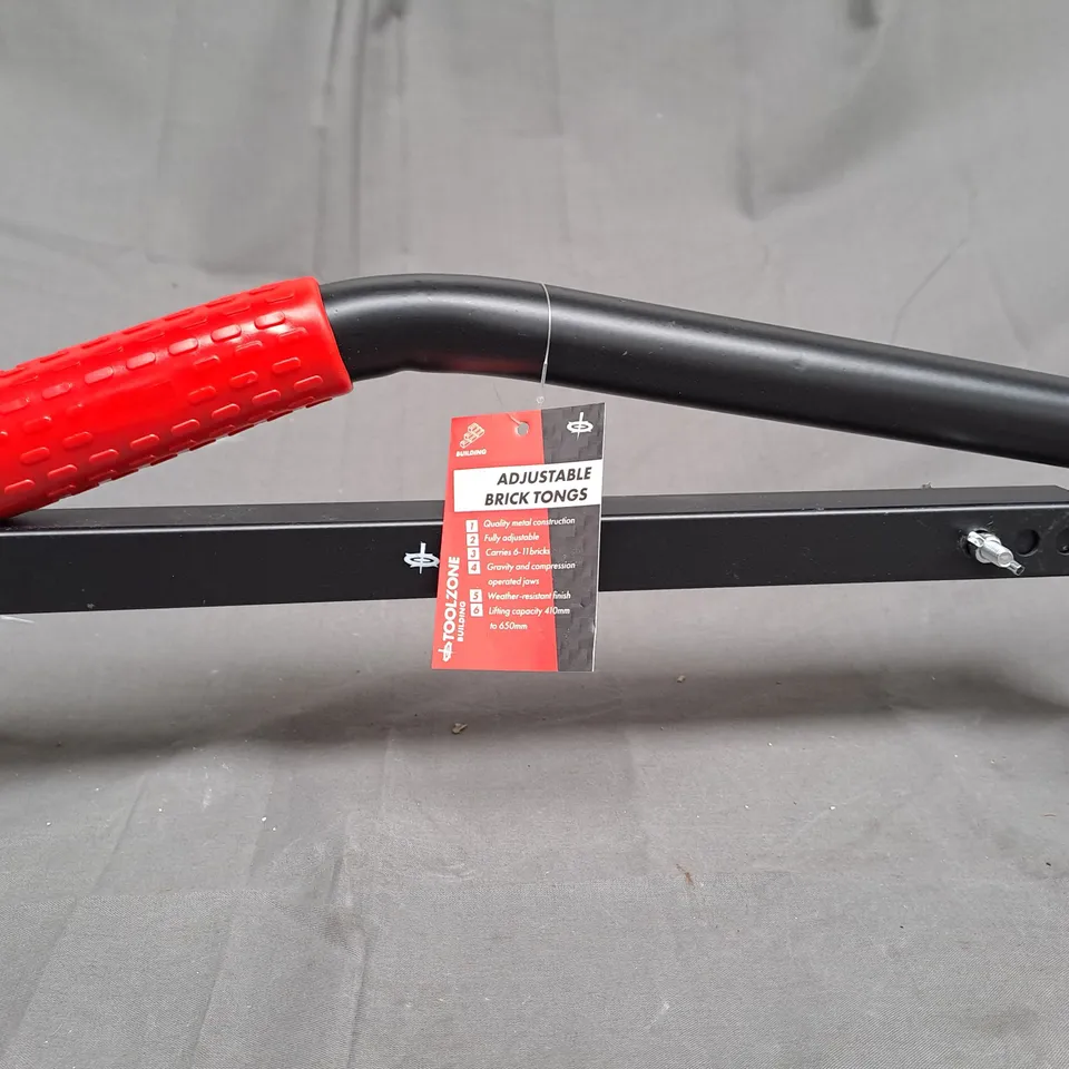 TOOLZONE ADJUSTABLE BRICK GRIPPER FROM 400MM TO 670MM