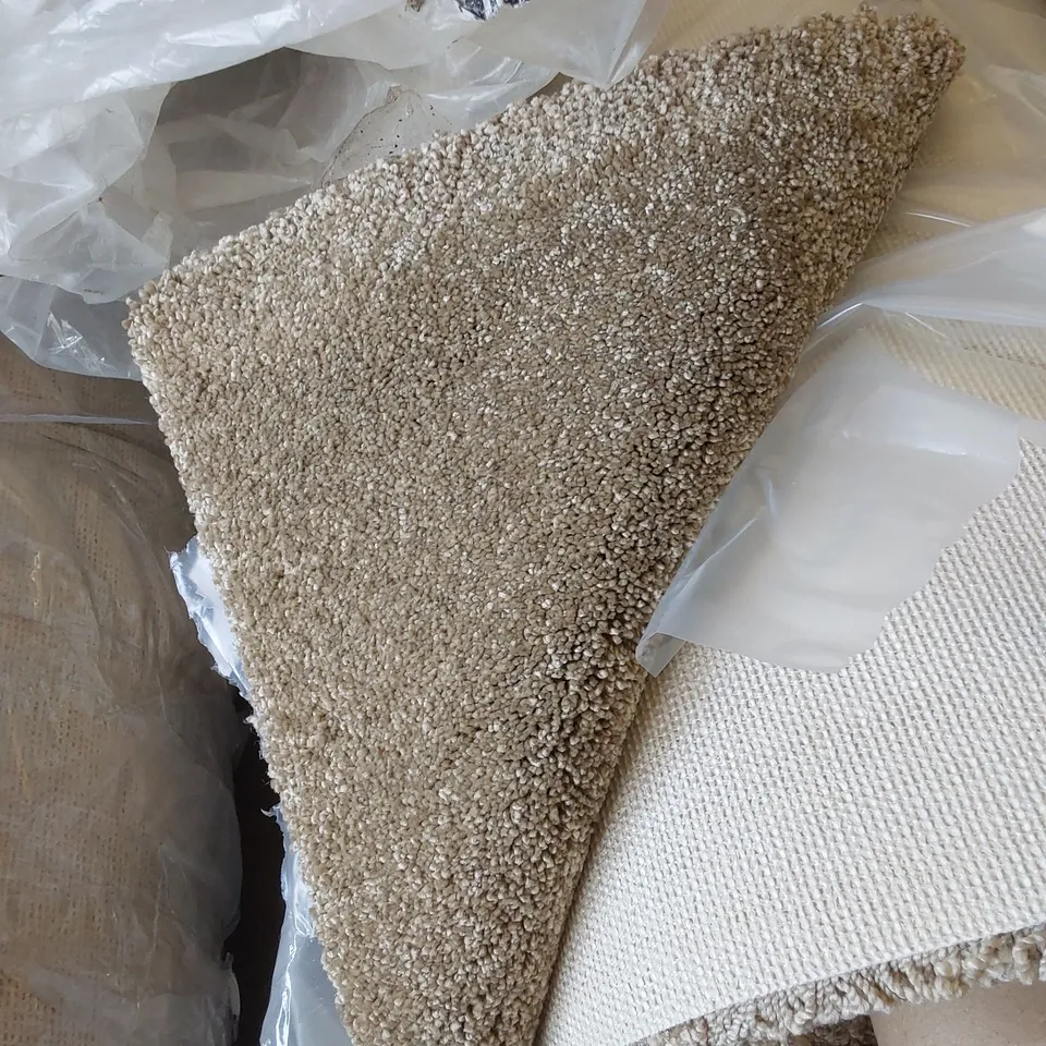 ROLL OF QUALITY ULTIMATE IMPRESSIONS BARONIAL CARPET // SIZE: APPROXIMATELY 5 X 6.94m