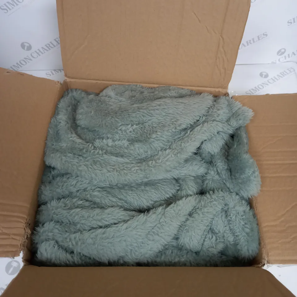 BOXED COZEE HOME FLUFFIE CAPEE WRAP ONE