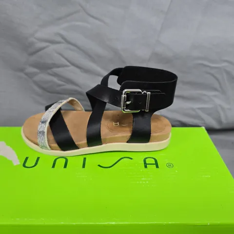 UNISA SANDALS - BLACK STRAPS WITH METALLIC FRONT STRAP SIZE 26