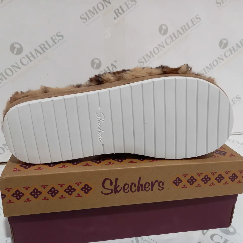 BOXED SKETCHERS MEMORY FOAM LEOPARD PRINT SLIPPERS - SIZE UK 6