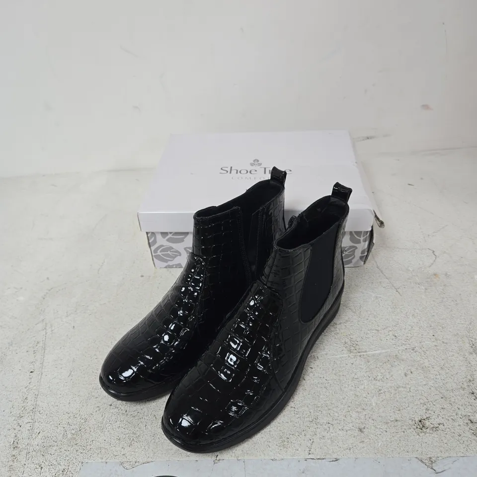 SHOE TREE BRAMBLE BLACK CROC CHELSEA BOOTS – UK 7