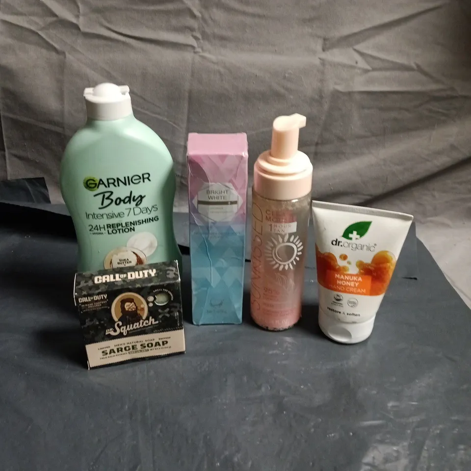APPROXIMATEY 20 ASSORTED HEALTH AND BEAUTY PRODUCTS TO INCLUDE - GARNIER BODY REPLENISHING LOTION - DR SQUATCH SARGE SOAP AND BRIGHT WHITE TOOTHPASTE