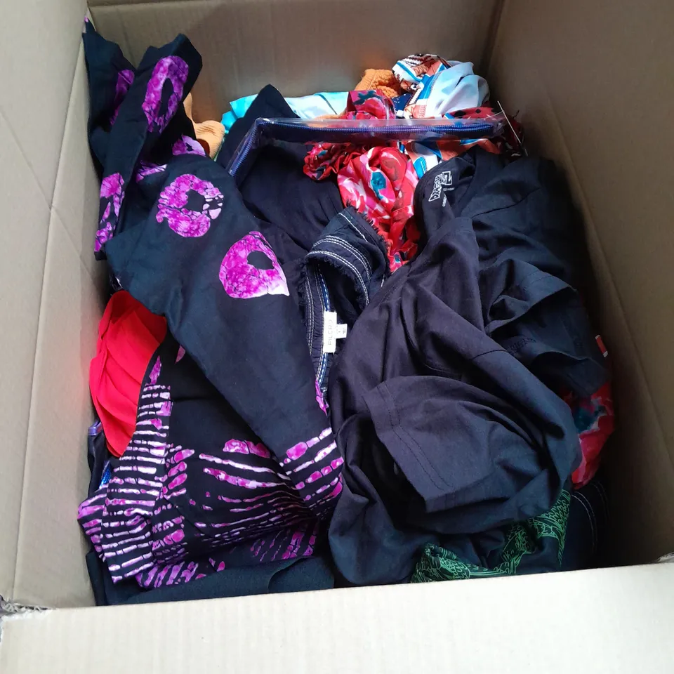 LARGE QUANTITY OF ASSORTED CLOTHING ITEMS TO INCLUDE BERSHKA, H&M AND PILCRO