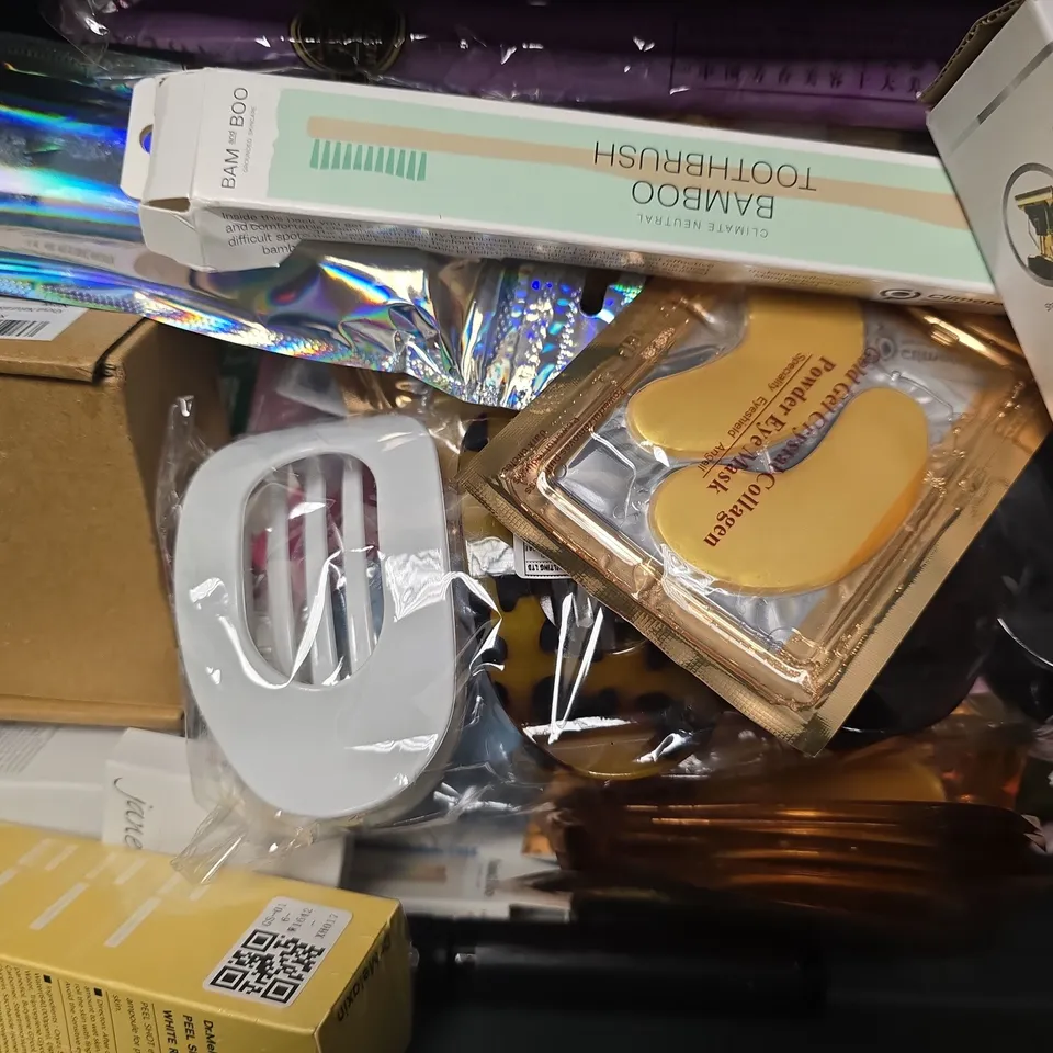 APPROXIMATELY 13 ASSORTED HEALTH & BEAUTY ITEMS TO INCLUDE - OLAY BODY LOTION , HERBAL ESSENCES CONDITIONER , TOOTHBRUSH HEADS ETC