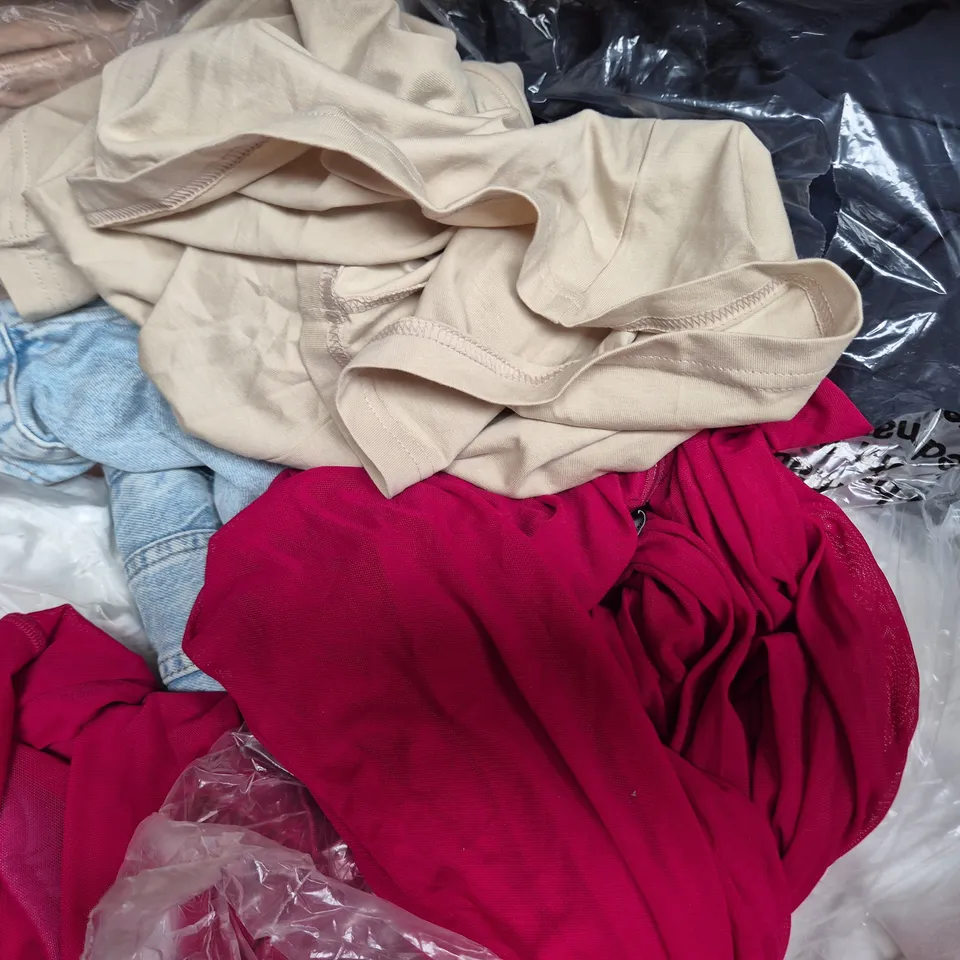 APPROXIMATELY 20 ASSORTED CLOTHING AND FASHION PRODUCTS IN VARIOUS STYLES AND SIZES - COLLECTION ONLY
