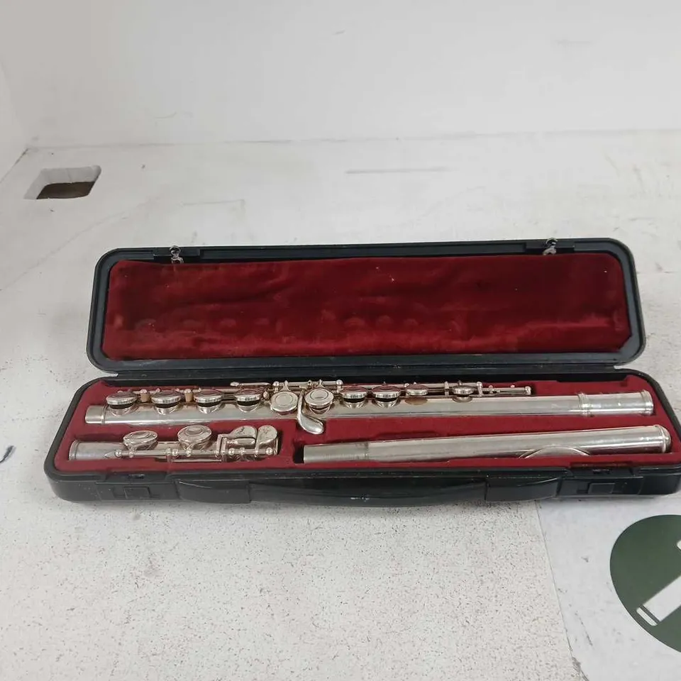 YAMAHA FLUTE IN CASE